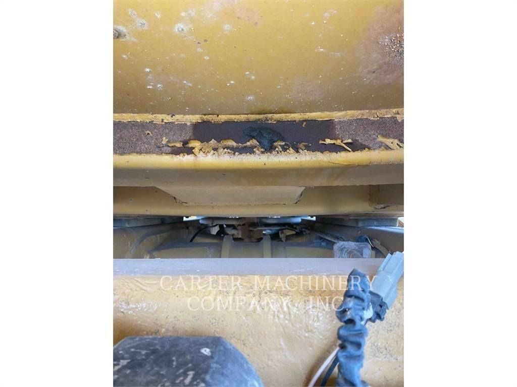 CAT 740 Шарнирно-сочленённые самосвалы