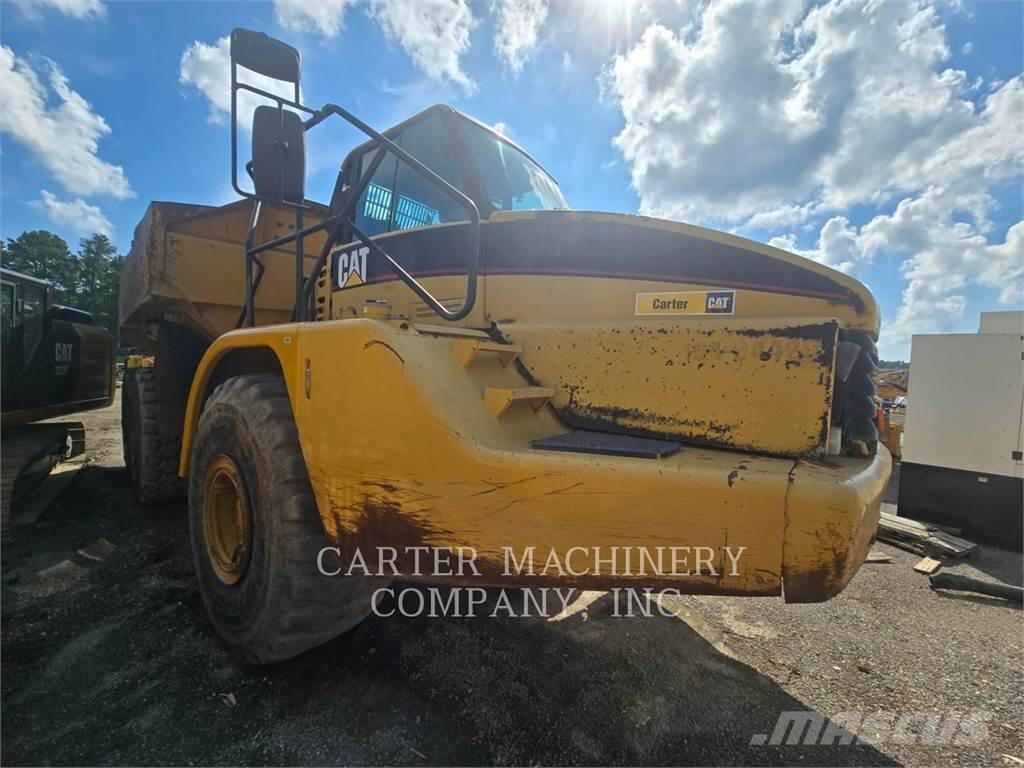 CAT 740 Шарнирно-сочленённые самосвалы