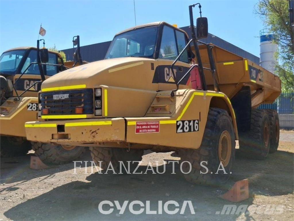 CAT 740 Шарнирно-сочленённые самосвалы