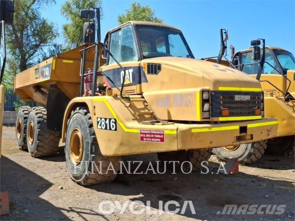 CAT 740 Шарнирно-сочленённые самосвалы