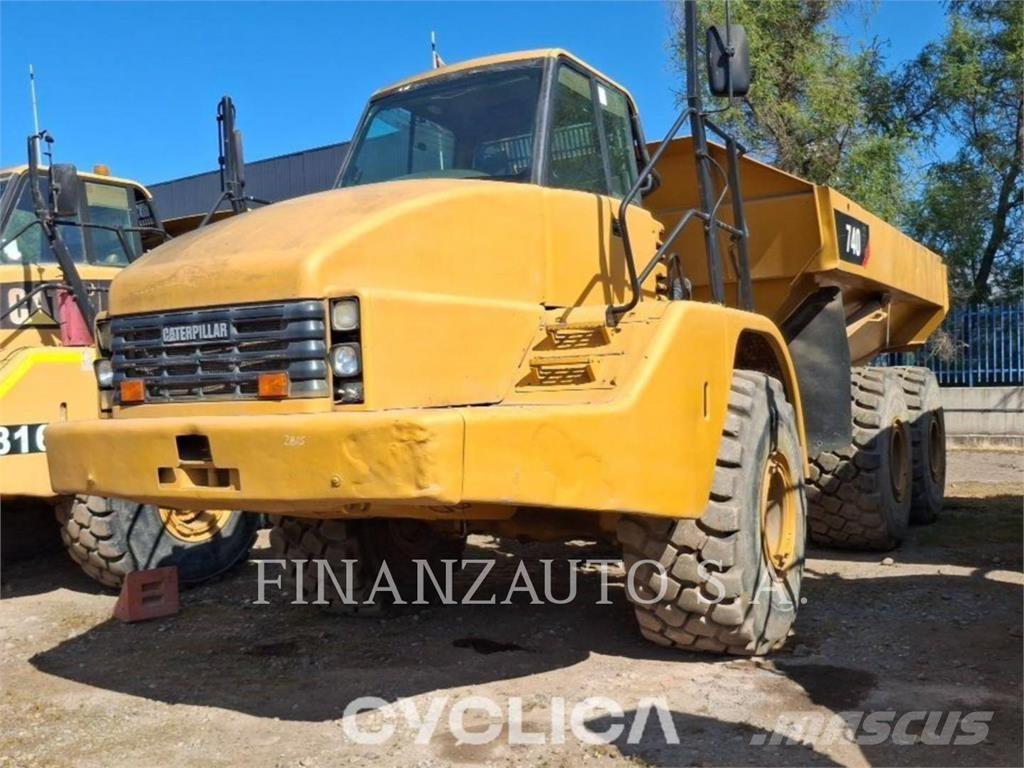 CAT 740 Шарнирно-сочленённые самосвалы