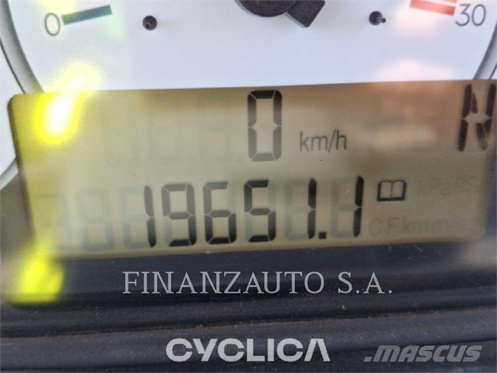 CAT 740 Шарнирно-сочленённые самосвалы