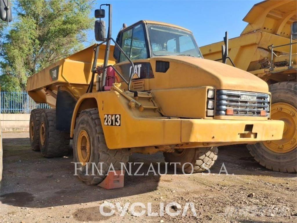 CAT 740 Шарнирно-сочленённые самосвалы