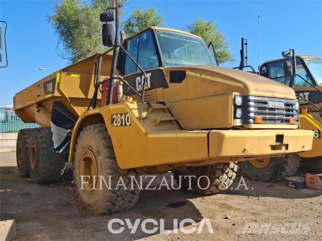 CAT 740 Шарнирно-сочленённые самосвалы