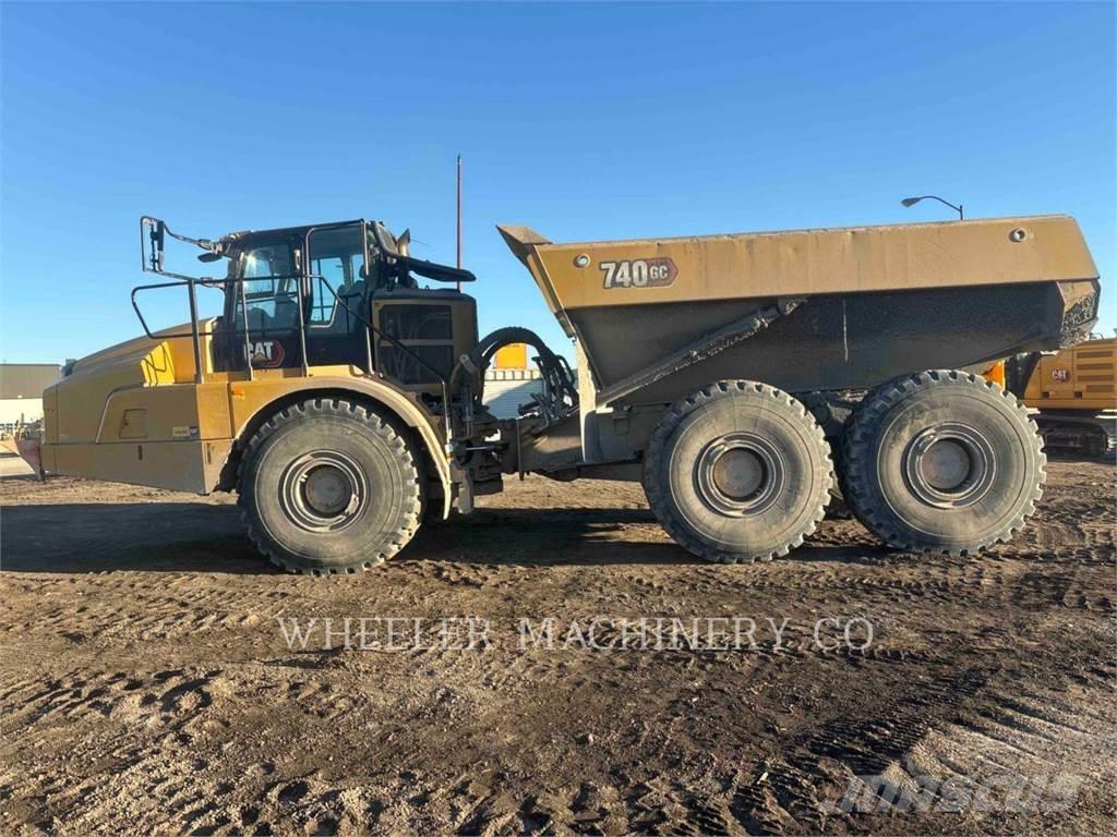 CAT 740 GC Шарнирно-сочленённые самосвалы