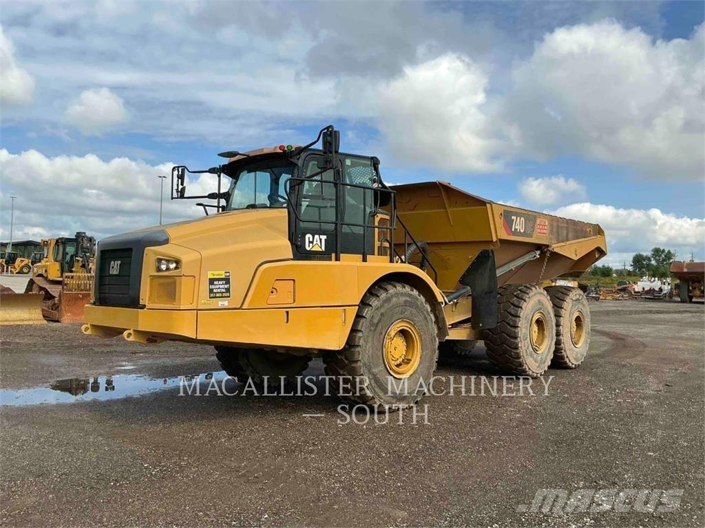 CAT 740 GC Шарнирно-сочленённые самосвалы