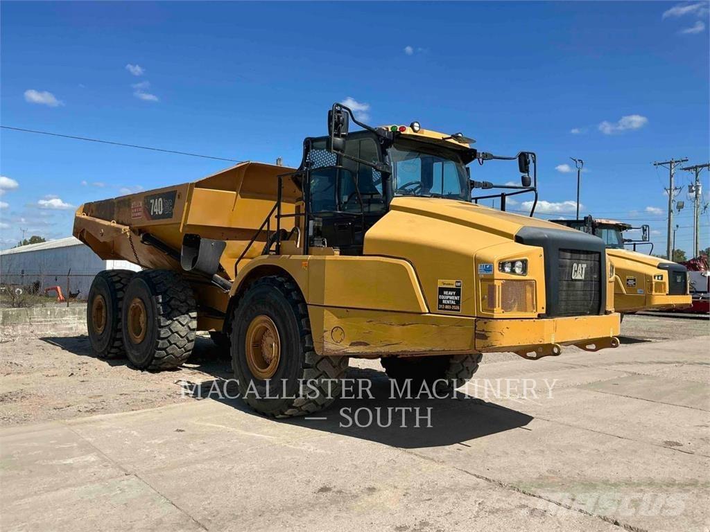 CAT 740 GC Шарнирно-сочленённые самосвалы