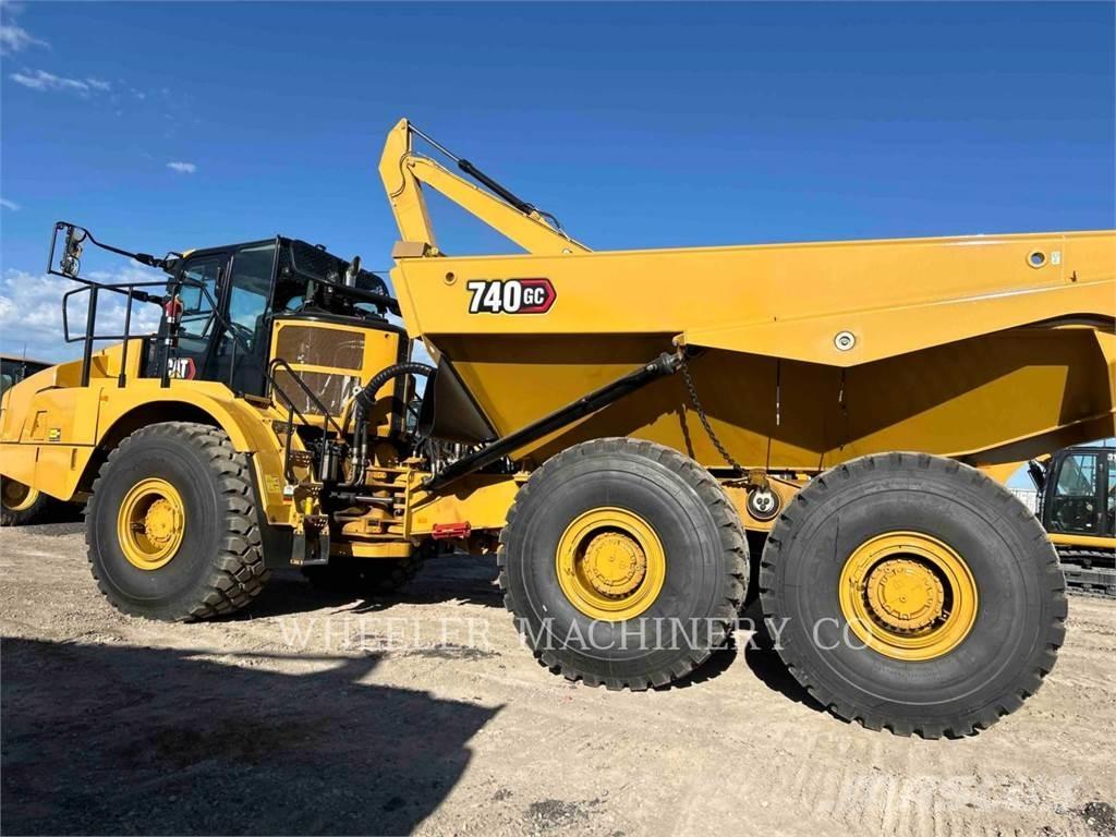 CAT 740 GC TG Шарнирно-сочленённые самосвалы