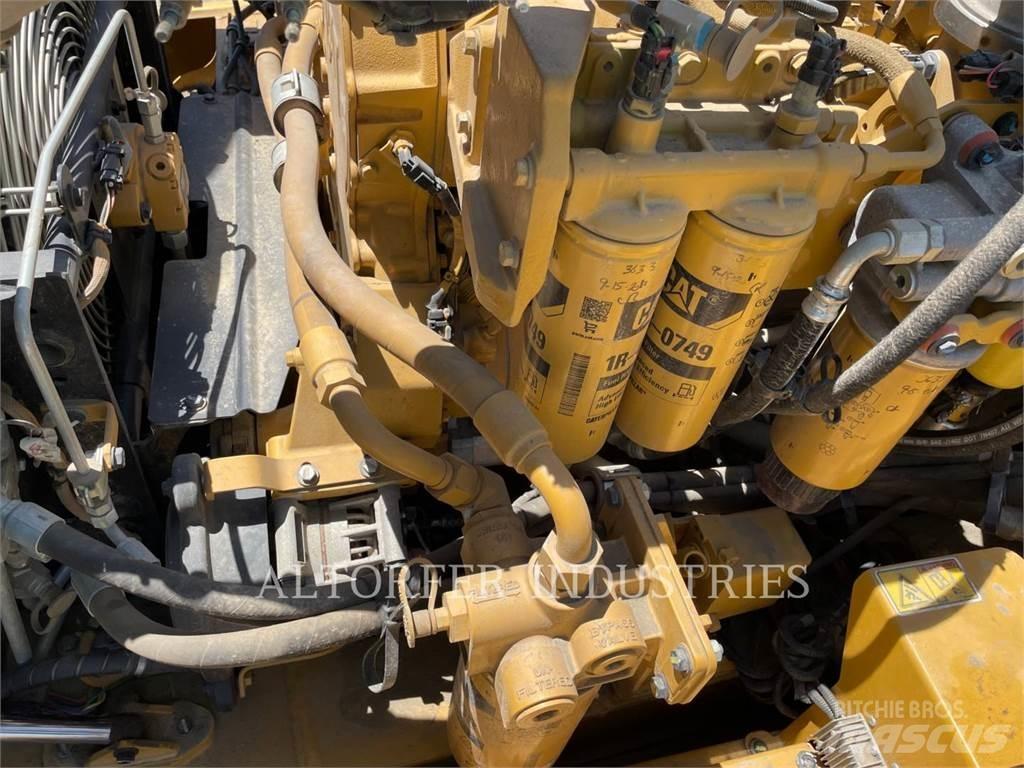 CAT 740B Шарнирно-сочленённые самосвалы