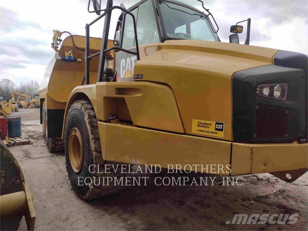 CAT 740B Поливочные машины