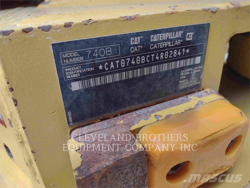 CAT 740B Поливочные машины