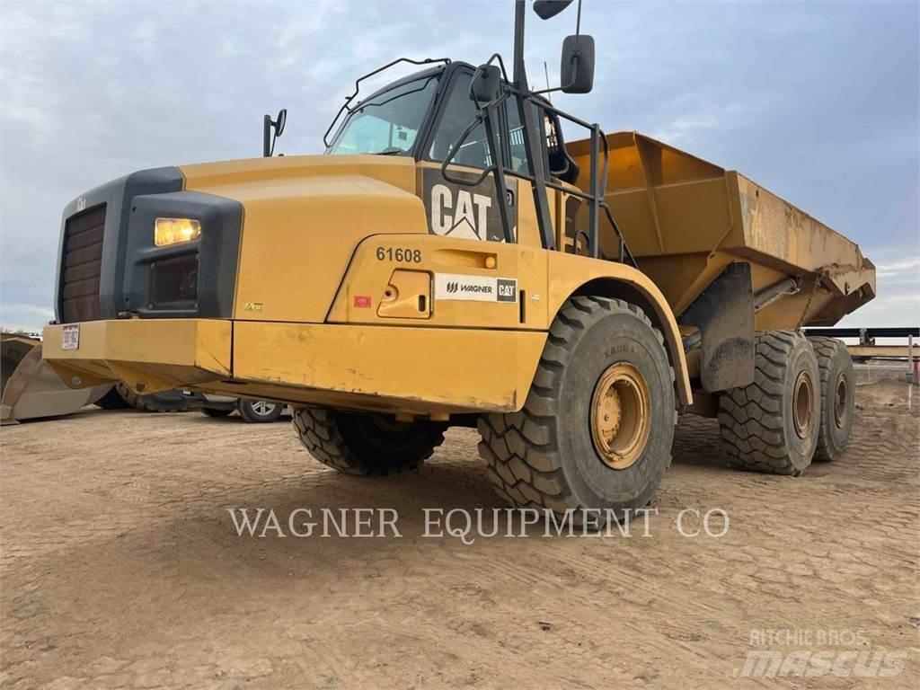 CAT 740B Шарнирно-сочленённые самосвалы