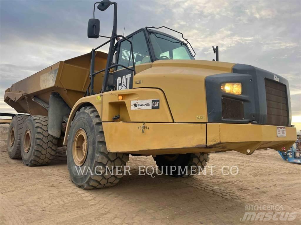 CAT 740B Шарнирно-сочленённые самосвалы