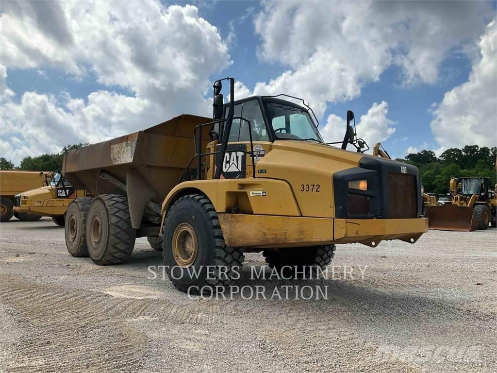 CAT 740B Шарнирно-сочленённые самосвалы