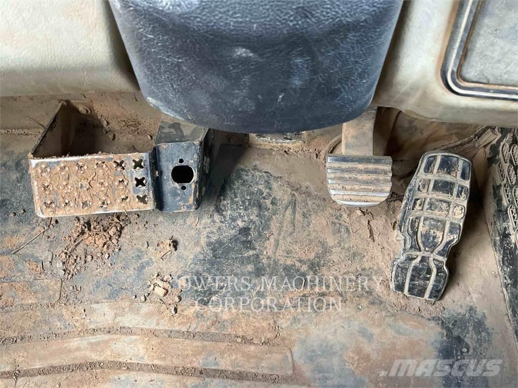 CAT 740B Шарнирно-сочленённые самосвалы