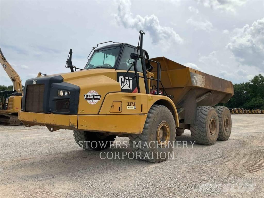 CAT 740B Шарнирно-сочленённые самосвалы