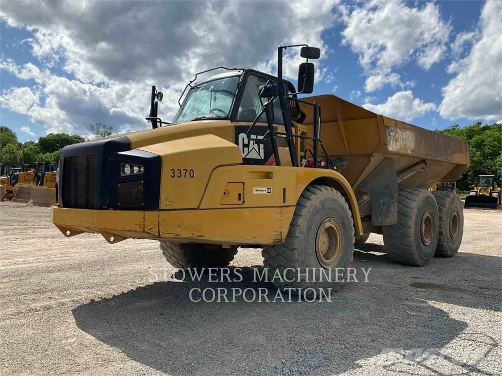 CAT 740B Шарнирно-сочленённые самосвалы