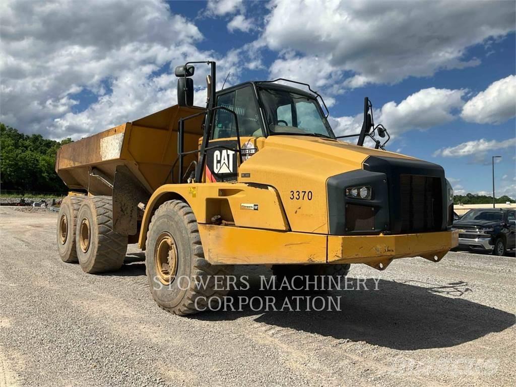 CAT 740B Шарнирно-сочленённые самосвалы