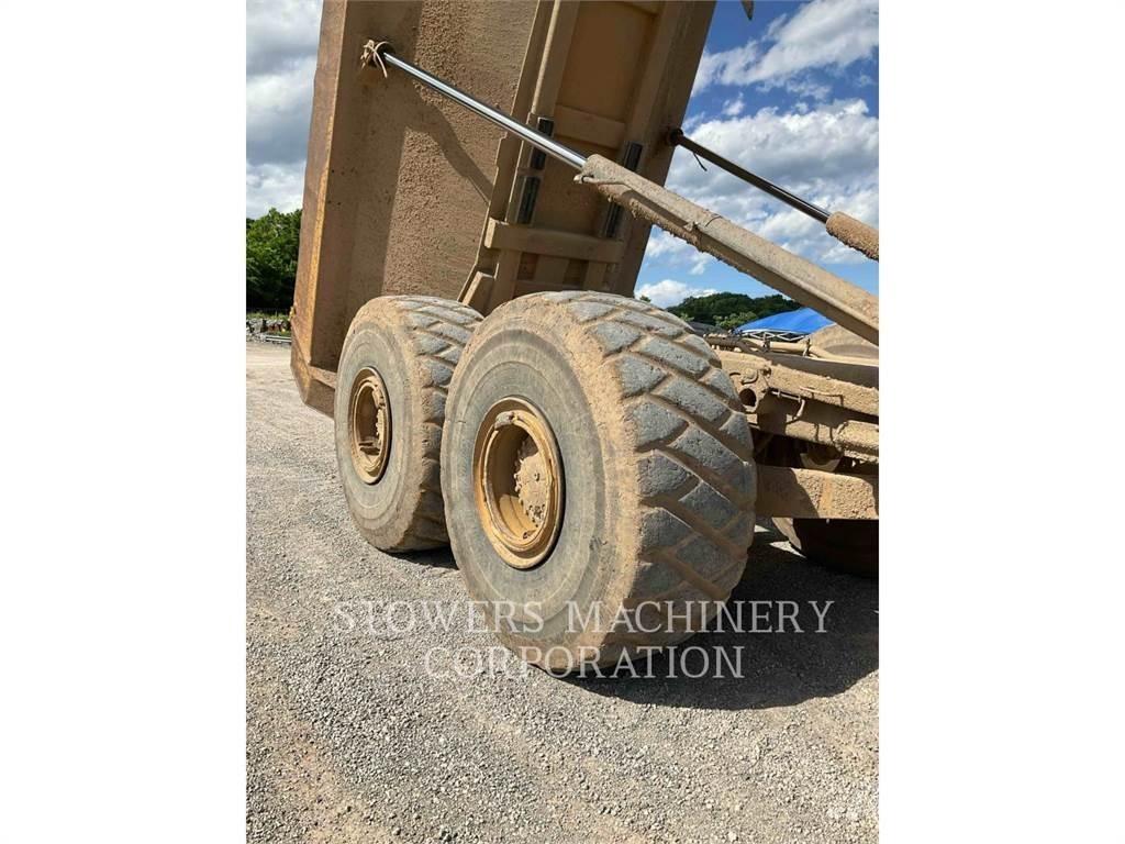 CAT 740B Шарнирно-сочленённые самосвалы