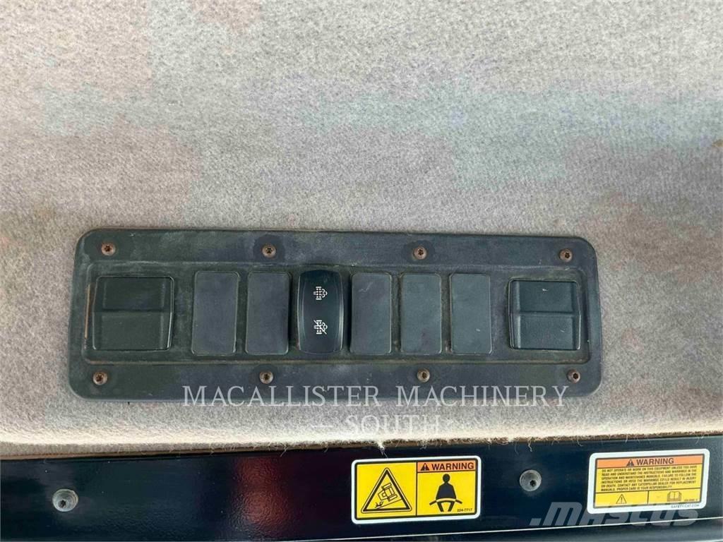 CAT 740B Шарнирно-сочленённые самосвалы