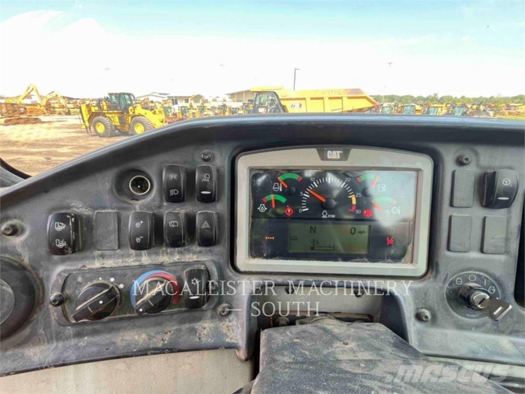 CAT 740B Шарнирно-сочленённые самосвалы