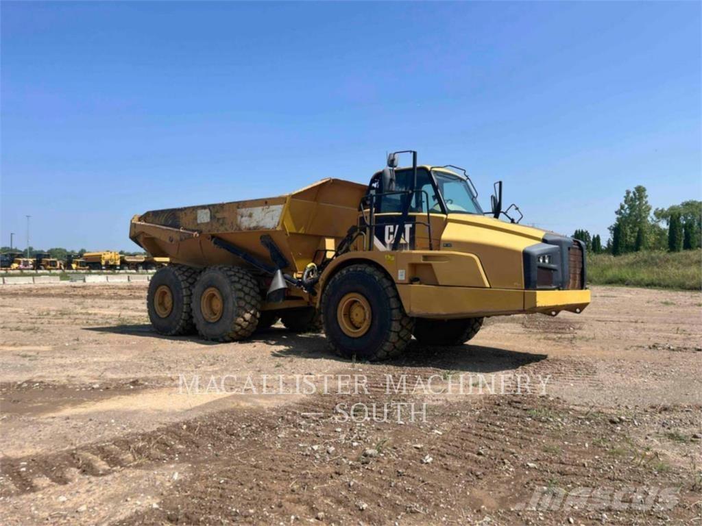CAT 740B Шарнирно-сочленённые самосвалы