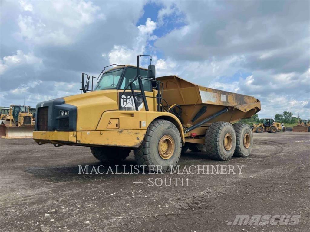 CAT 740B Шарнирно-сочленённые самосвалы