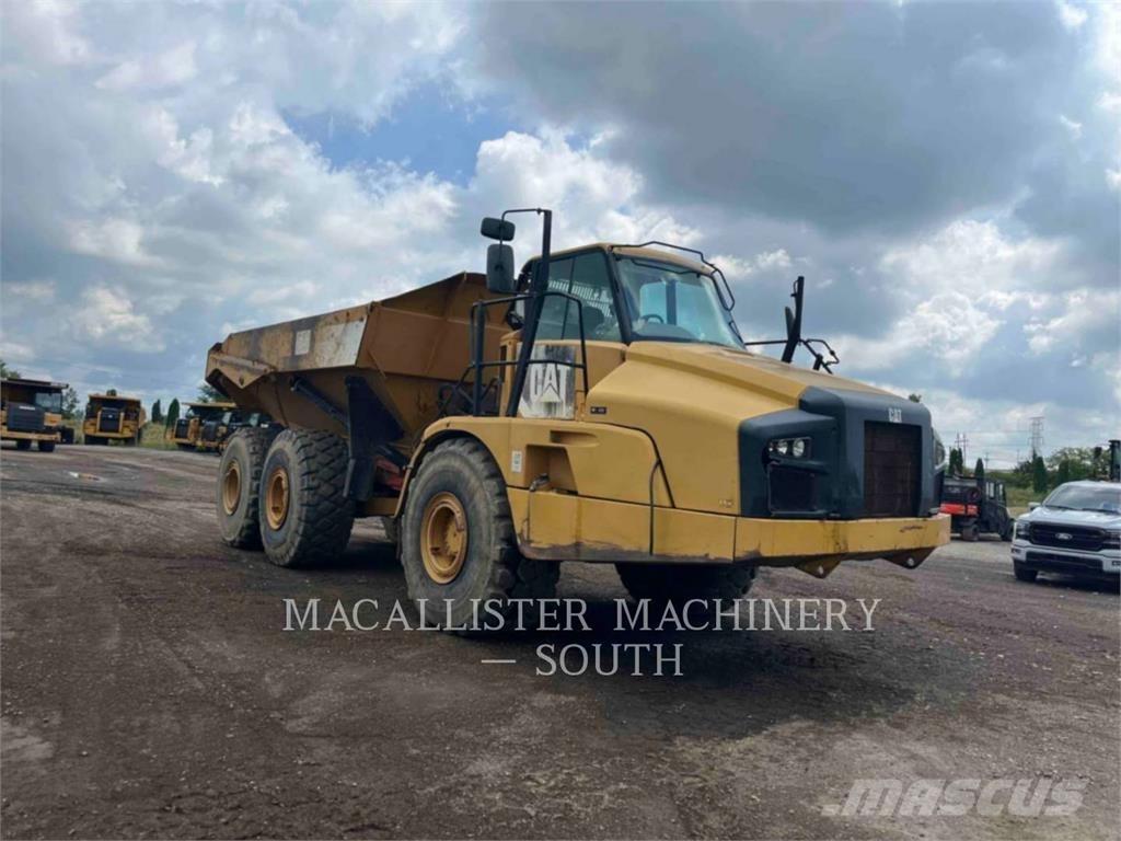 CAT 740B Шарнирно-сочленённые самосвалы