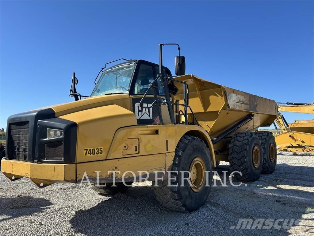 CAT 740B Шарнирно-сочленённые самосвалы