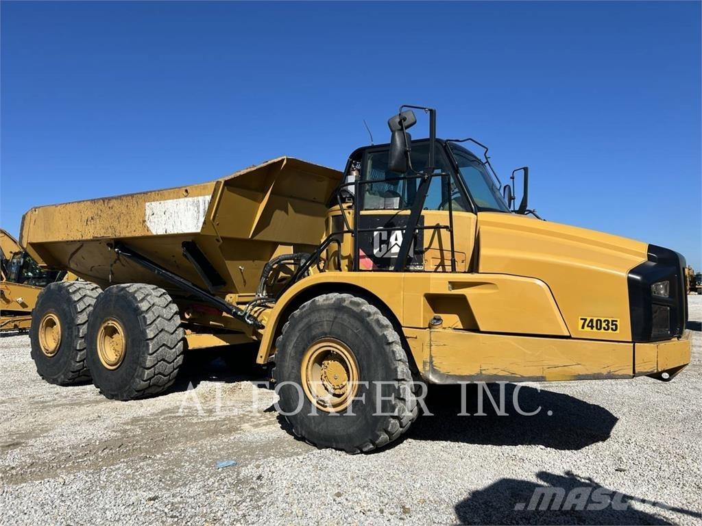 CAT 740B Шарнирно-сочленённые самосвалы