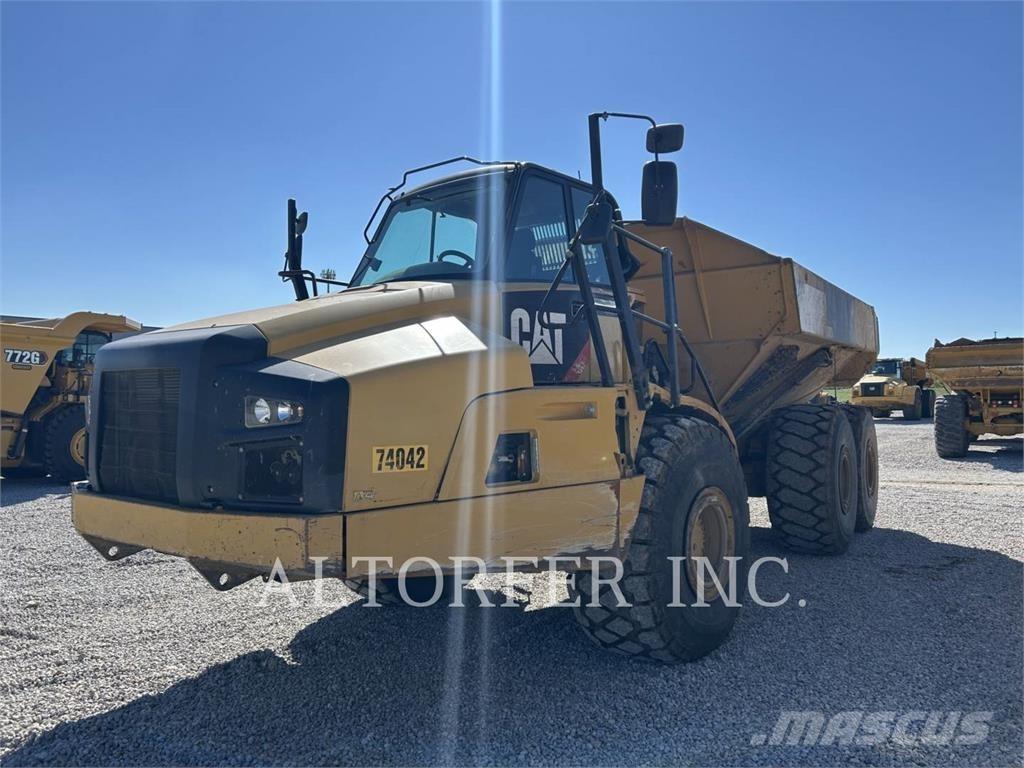 CAT 740B Шарнирно-сочленённые самосвалы
