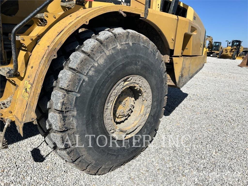 CAT 740B Шарнирно-сочленённые самосвалы