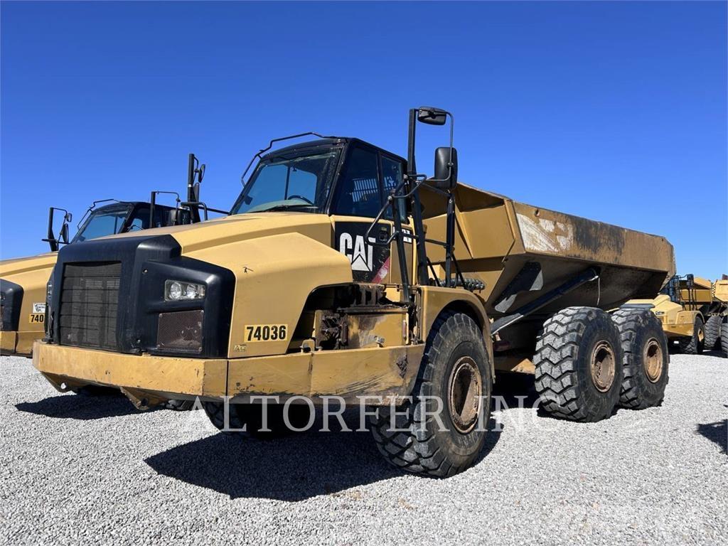 CAT 740B Шарнирно-сочленённые самосвалы