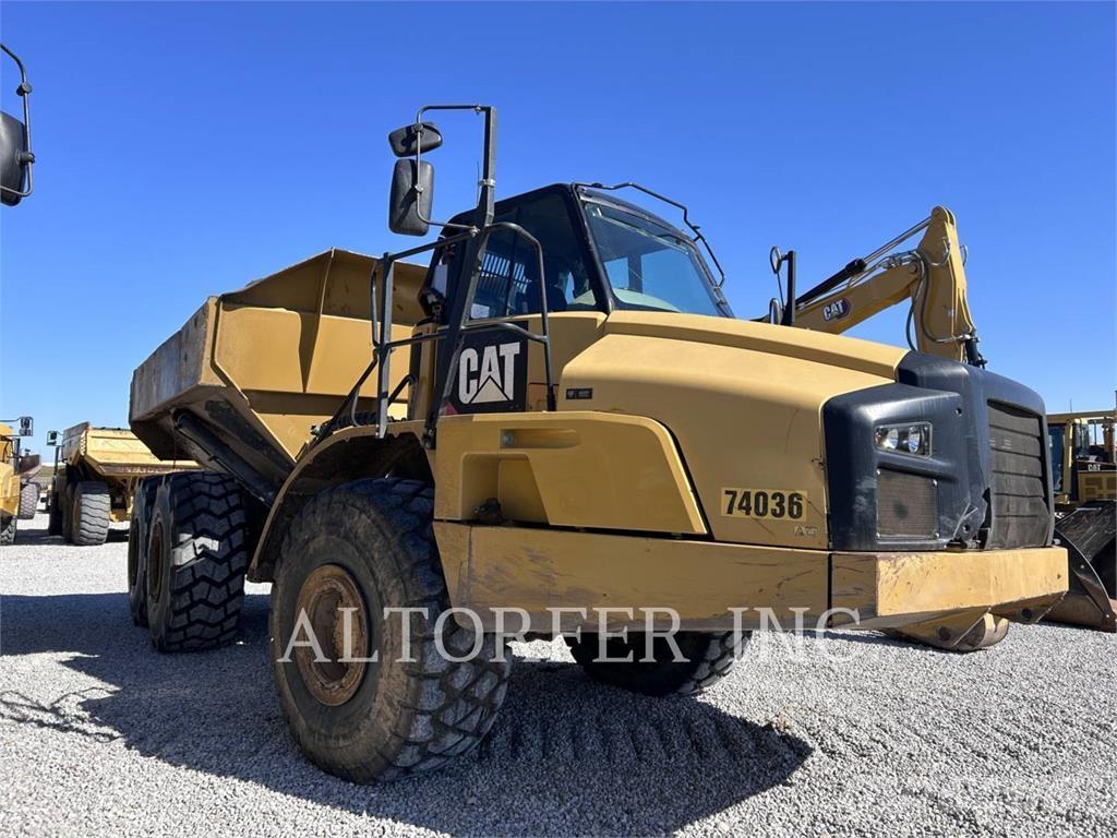 CAT 740B Шарнирно-сочленённые самосвалы