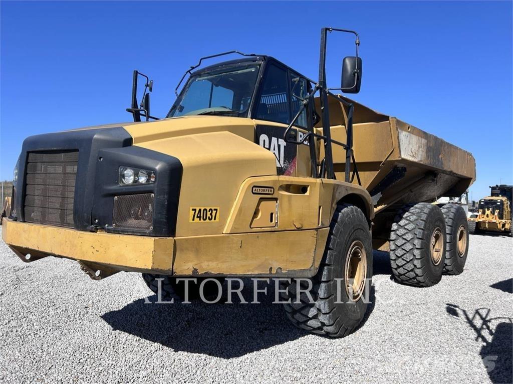 CAT 740B Шарнирно-сочленённые самосвалы