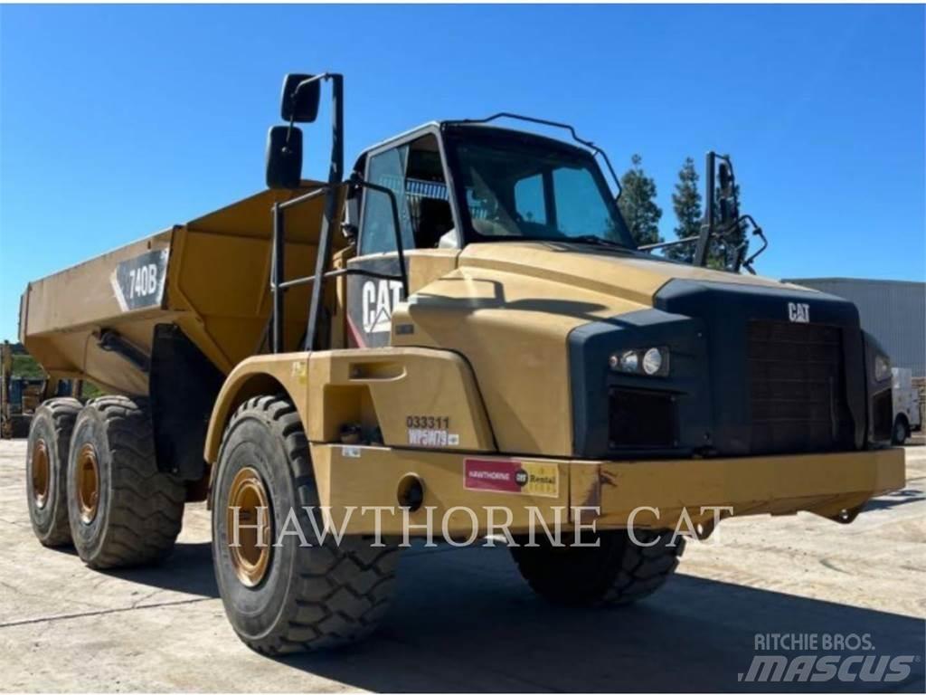 CAT 740B Шарнирно-сочленённые самосвалы