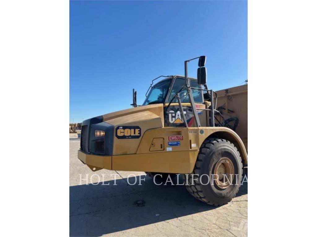 CAT 740B WT Грузовики-цистерны