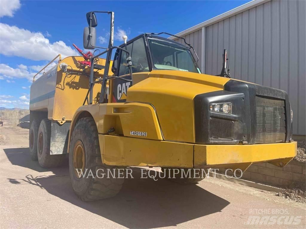 CAT 740B WT Поливочные машины