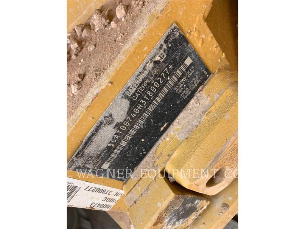 CAT 740GC Шарнирно-сочленённые самосвалы