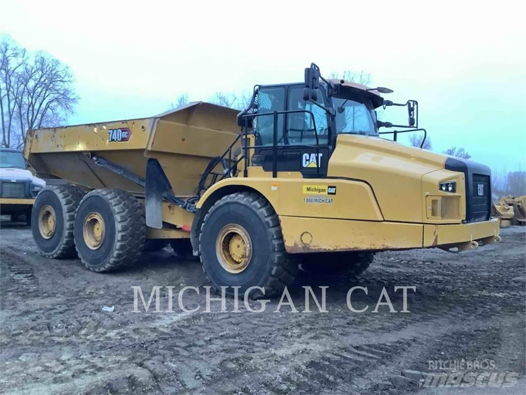 CAT 740GC Шарнирно-сочленённые самосвалы