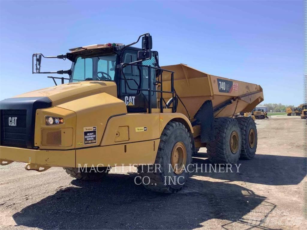 CAT 740GC Шарнирно-сочленённые самосвалы