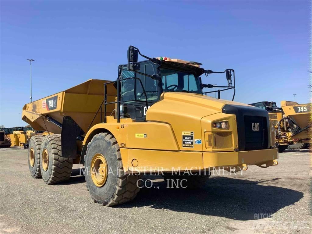 CAT 740GC Шарнирно-сочленённые самосвалы