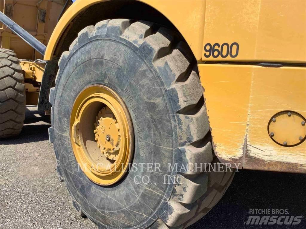 CAT 740GC Шарнирно-сочленённые самосвалы