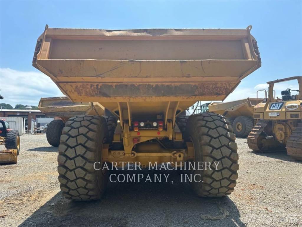 CAT 740GC Шарнирно-сочленённые самосвалы