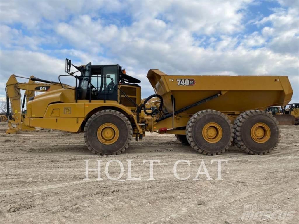 CAT 740GC Шарнирно-сочленённые самосвалы