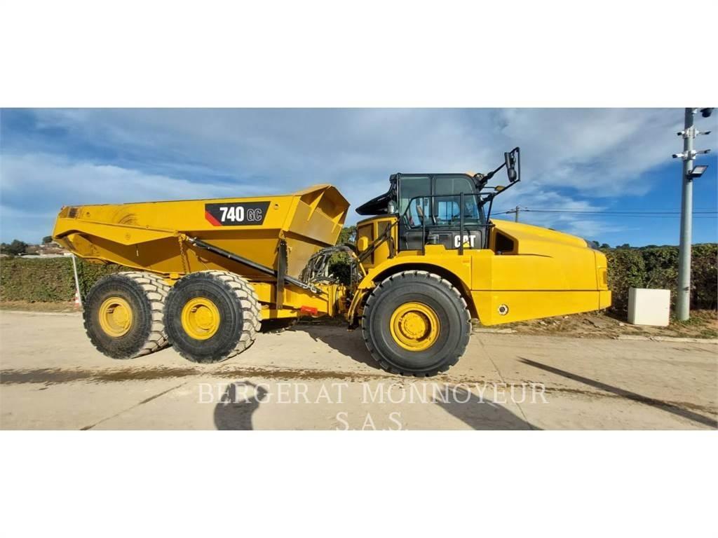 CAT 740GC Шарнирно-сочленённые самосвалы
