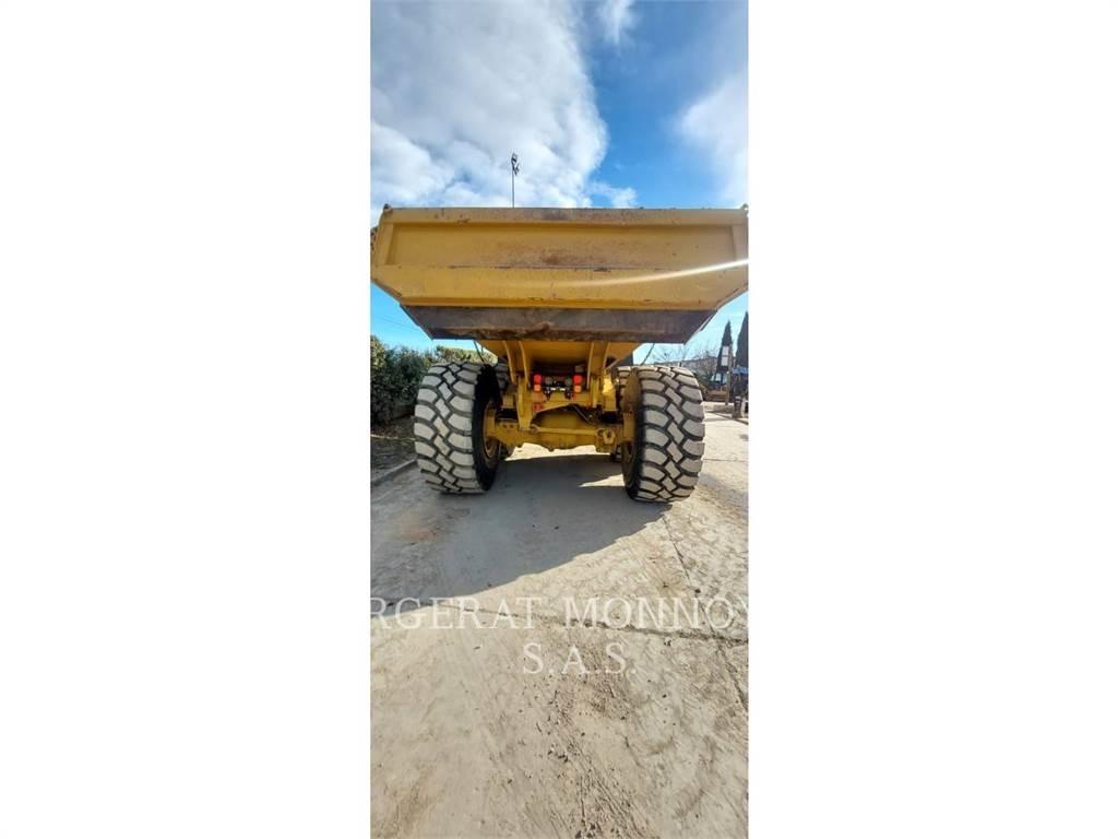 CAT 740GC Шарнирно-сочленённые самосвалы