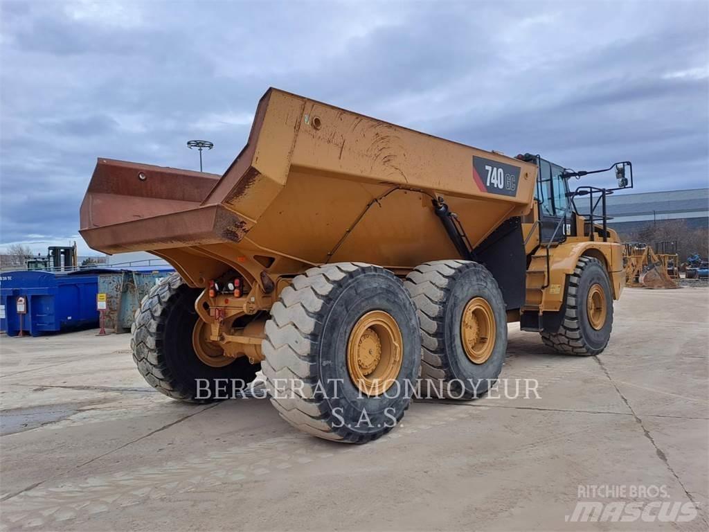 CAT 740GC Шарнирно-сочленённые самосвалы