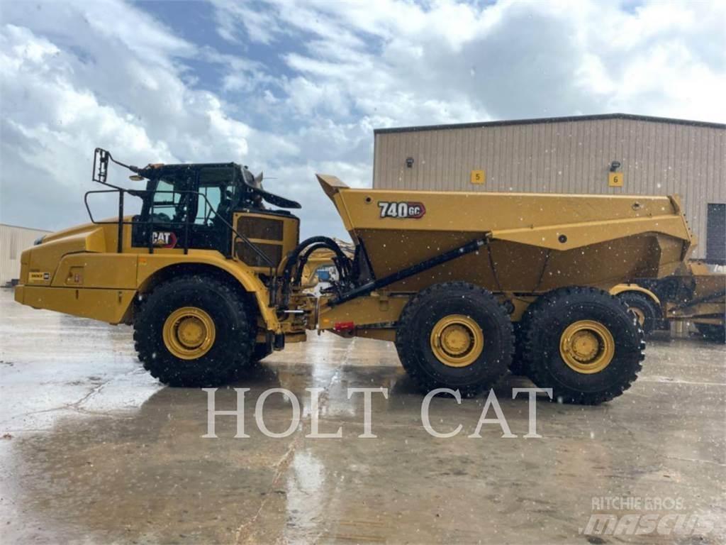 CAT 740GC Шарнирно-сочленённые самосвалы