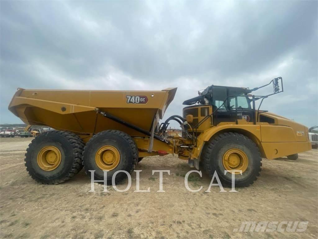 CAT 740GC Шарнирно-сочленённые самосвалы